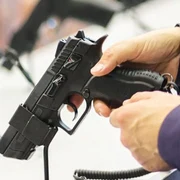 Arma - pistol - FOTO Shutterstock