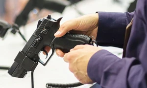 Arma - pistol - FOTO Shutterstock