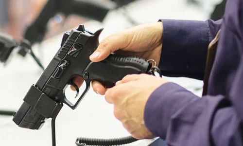 Arma - pistol - FOTO Shutterstock