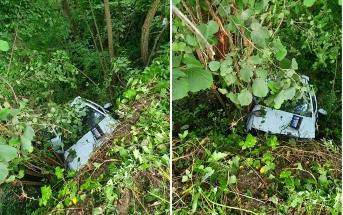Imagini de la accidentul din Vâlcea de pe DJ 643B unde un tânăr rănit a fost abandonat în maşină de către prietenii săi Foto gazetavalceana ro