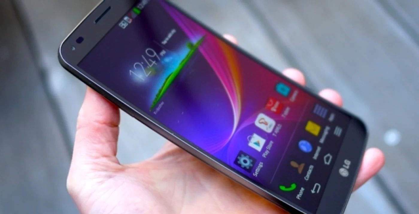 
    LG G Flex va fi redus substanțial de Black FridayFoto: slashgear.com  