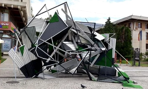 Opera de «artă stradală» din centrul Iașiului care a costat 71 400 lei / FOTO jpeg