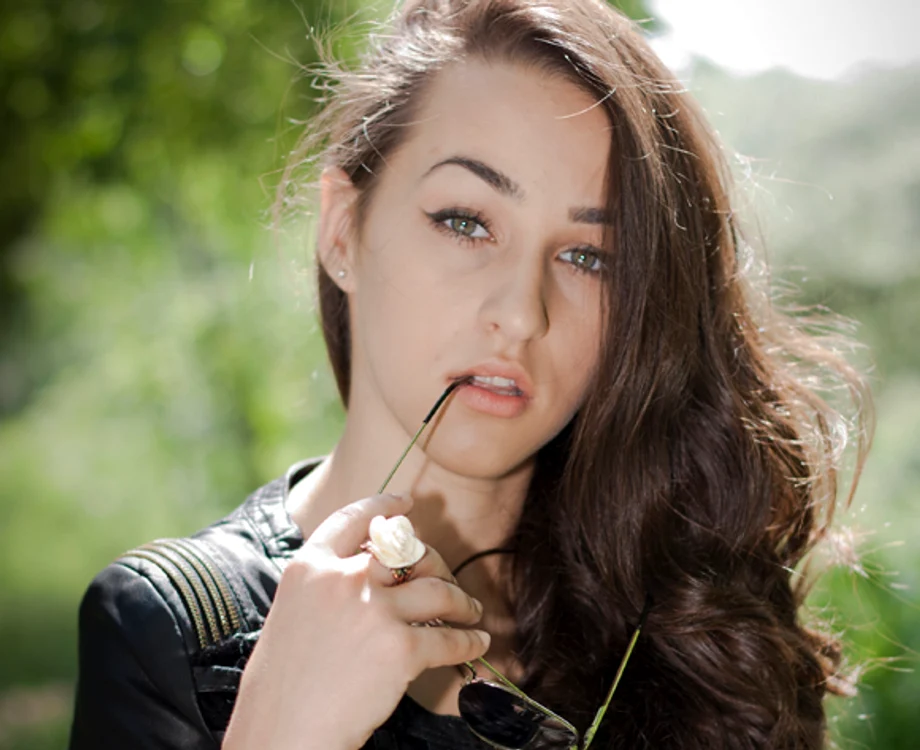 
    Miss Mary are 19 ani și tocmai a absolvit liceul. L BAC a luat media generală 9,15, de care e foarte mândrăfoto: arhiva personală  