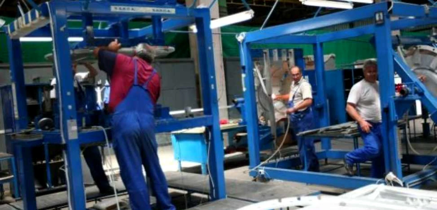 300 de oameni mai muncesc la fabrica de avioane din Bănie. Foto: arhivă