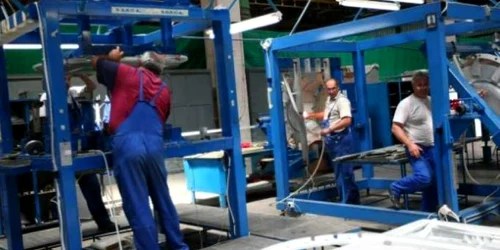 300 de oameni mai muncesc la fabrica de avioane din Bănie. Foto: arhivă