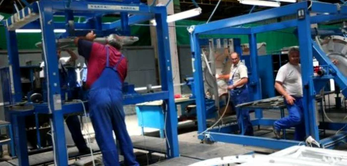 300 de oameni mai muncesc la fabrica de avioane din Bănie. Foto: arhivă