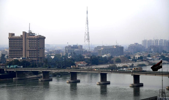Podul AL-Sinak, care duce spre Zona Verde din Bagdad Foto EPA EFE (arhiva)