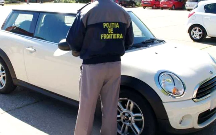 Autoturismul confiscat de poliţiştii de frontieră FOTO STPF Mehedinţi