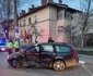 Straniu accident pe o străduţă de cartier din Râmnicu Vâlcea soldat cu trei victime dintre care una încarcerată Foto ISU Vâlcea