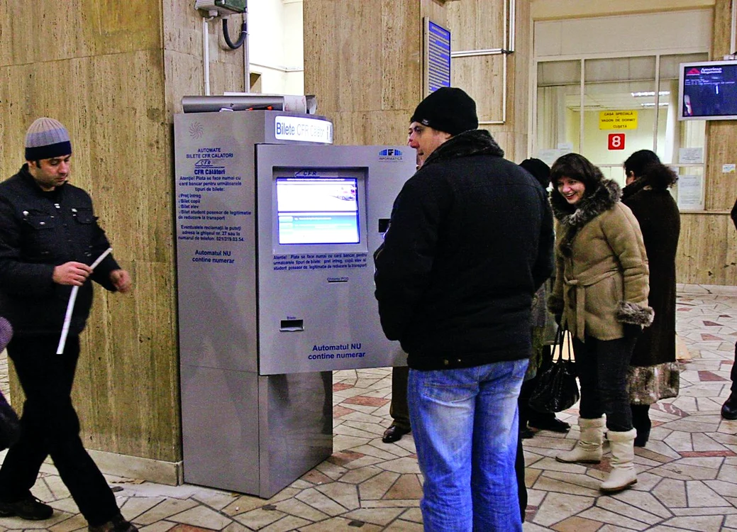 
    De astăzi vă puteţi  cumpăra biletul de  tren de la automat  
