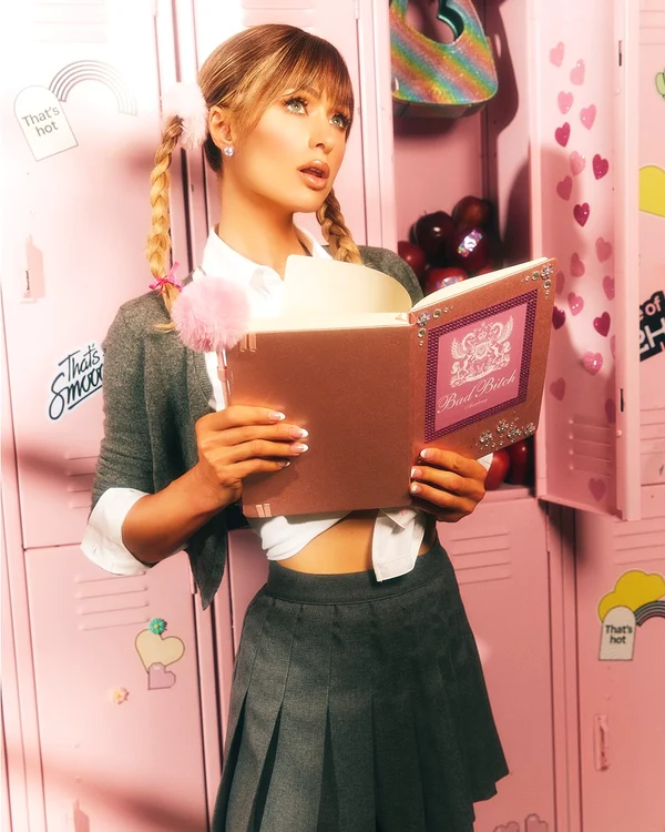 Paris Hilton a ales să se costumeze în buna ei prietenă Britney Spears (Foto: Instagram)