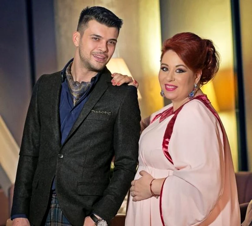 
    Marius Elisei şi Oana Roman s-au căsătorit civil la 15 ianuarie 2014 şi au făcut nunta la 15 iunieFoto: PhotoONE Photography  