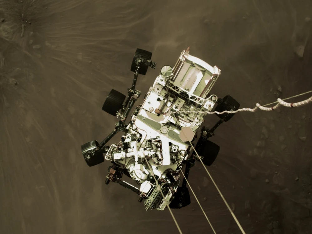 Perserverance în timpul coborârii către Marte. Foto: NASA/JPL