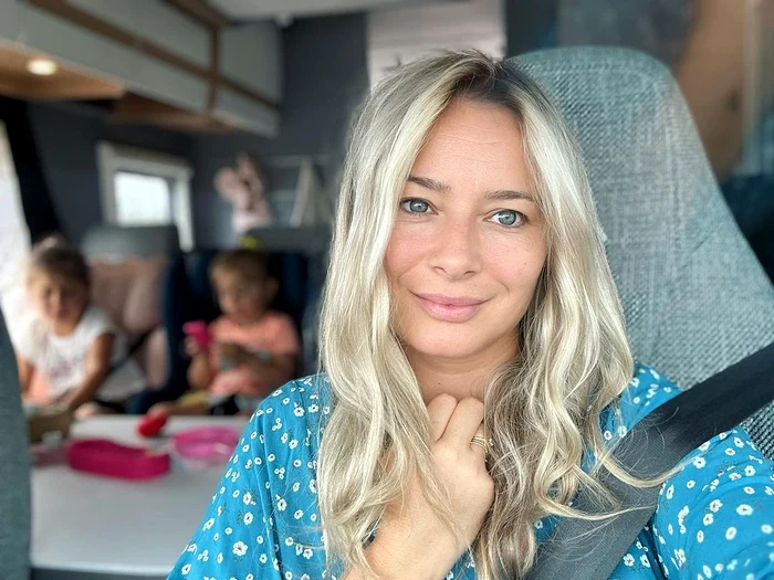 Laura Cosoi cu autorulota în vacanță, Instagram (2) jpg