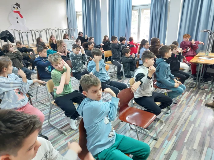 Oră de sport inedită la Lenau FOTO Ștefan Both