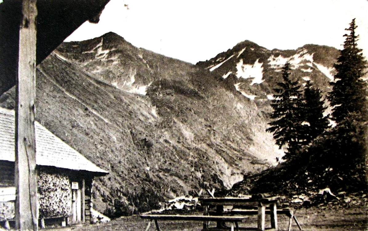 Cabana Negoiu, ridicată în 1880, la 1.540 m altitudine / foto: arhiva Click!