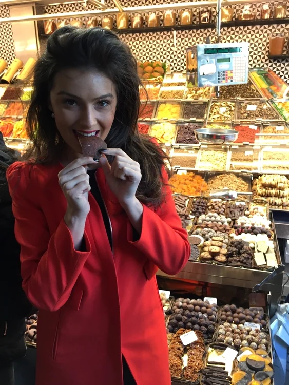 Olivia spune că nuca de cocos mâncată în plină stradă a fost de-a dreptul savuroasă