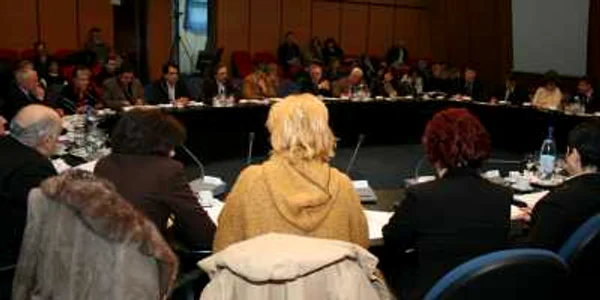 Autorităţile judeţene au decis alocarea sumelor pentru gospodăriile afectate de grindină