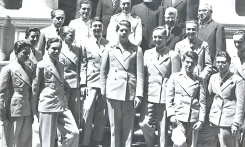 Se lansează volumul „La școală cu Regele Mihai  Povestea Clasei Palatine” jpeg