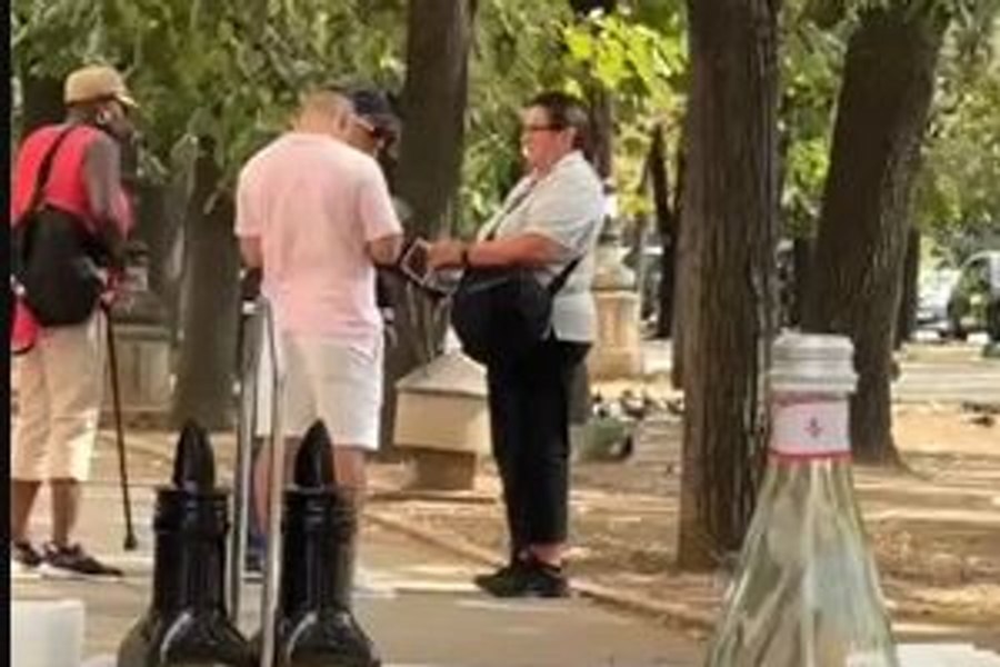 Doi „maradonisti” care lăsau turiștii străini fără banii din portofele, reținuți de polițiști VIDEO