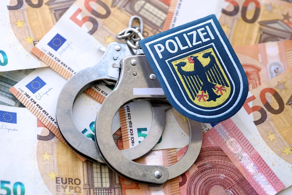 Un polițist din München a fost condamnat după ce ar fi cerut mită unui curier român. 