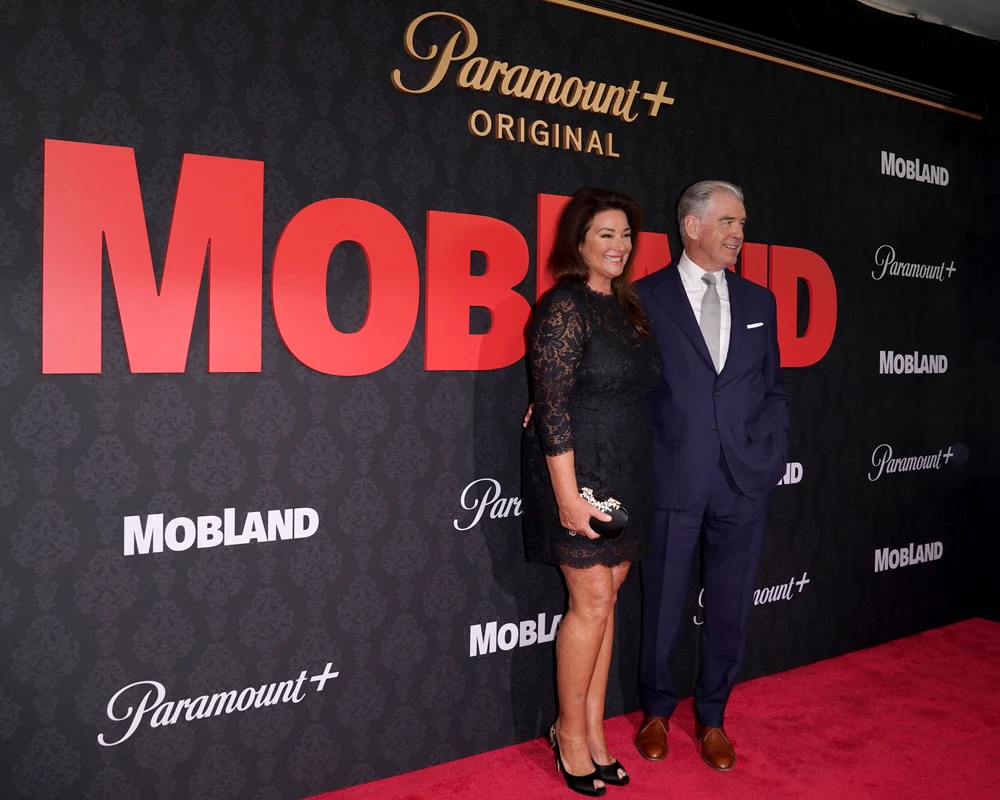 Keely Shaye Smith și Pierce Brosnan la premiera „MobLand” din New York, Profimedia