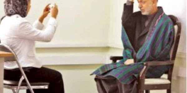 Hamid Karzai şi-a apărat alianţele cu şefii de război