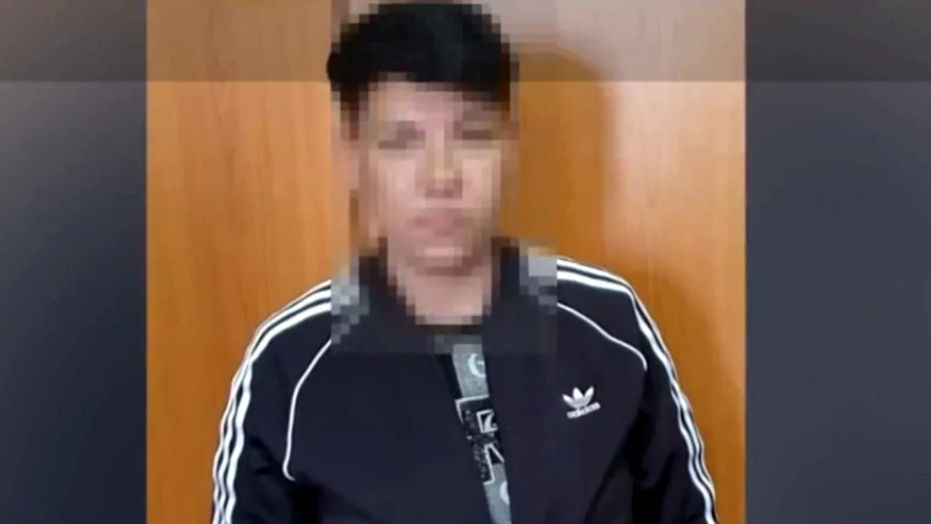 Femeia care a jefuit pensionarul s-a întâlnit la ieșirea din casă cu fiica victimeiFoto: captură observatornews.ro