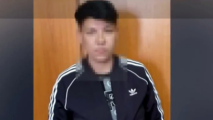 Femeia care a jefuit pensionarul s-a întâlnit la ieșirea din casă cu fiica victimeiFoto: captură observatornews.ro