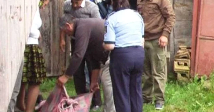 Băiatul s-a spânzurat în grădina bunicilor săi din Oltenia