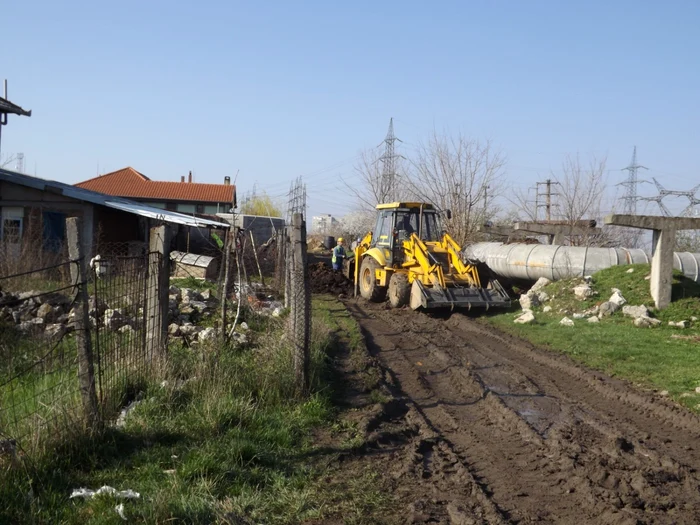 Lucrări în bătaie de joc pe Calea Târgu Jiului FOTO Alexandra Georgescu