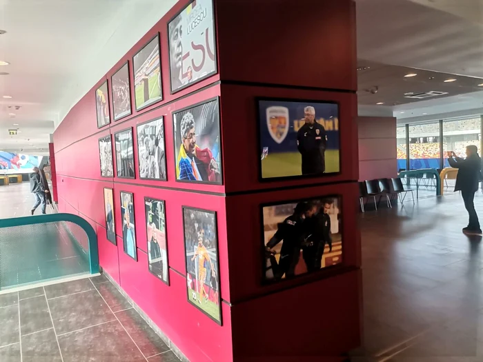Pereții de la Arena Națională au fost tapetați cu pozele lui Mircea Lucescu (FOTO: Click!)