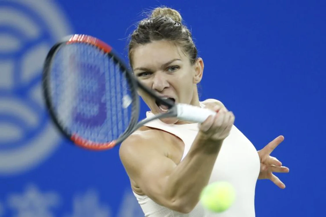 Simona Halep a aflat ca sufera de hernie de disc si s-ar putea sa nu mai joace pana la finalul acestui sezonFOTO: EPA