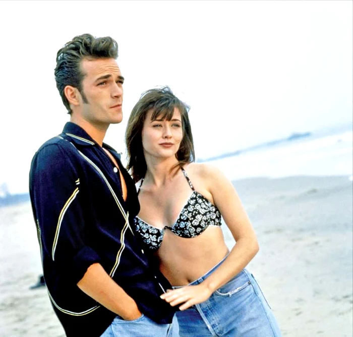 1995. Alături de Luke Perry,  iubitul ei din film