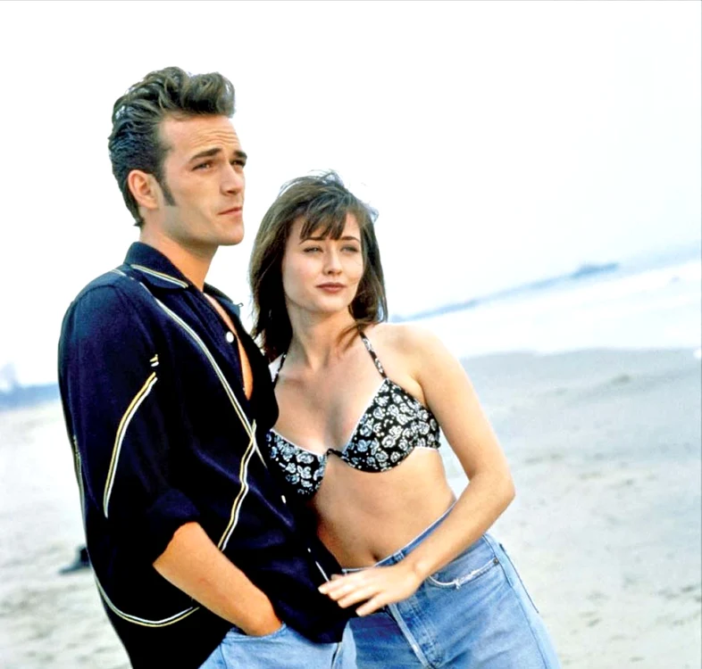 1995. Alături de Luke Perry,  iubitul ei din film