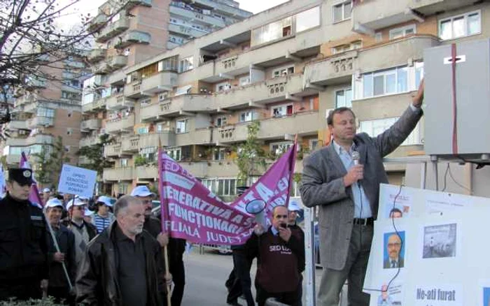 500 de oameni protesteaza din cauza saraciei