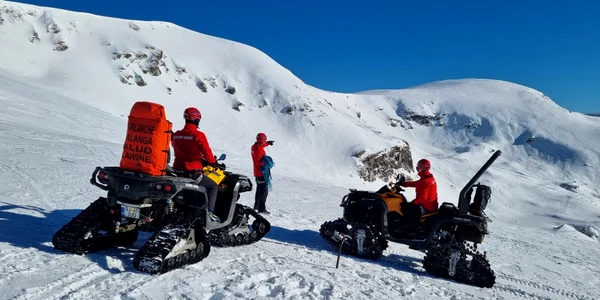 Apeluri de urgență transmise de două snowmobile. Sursă foto: Salvamont România și Salvamont Voineasa