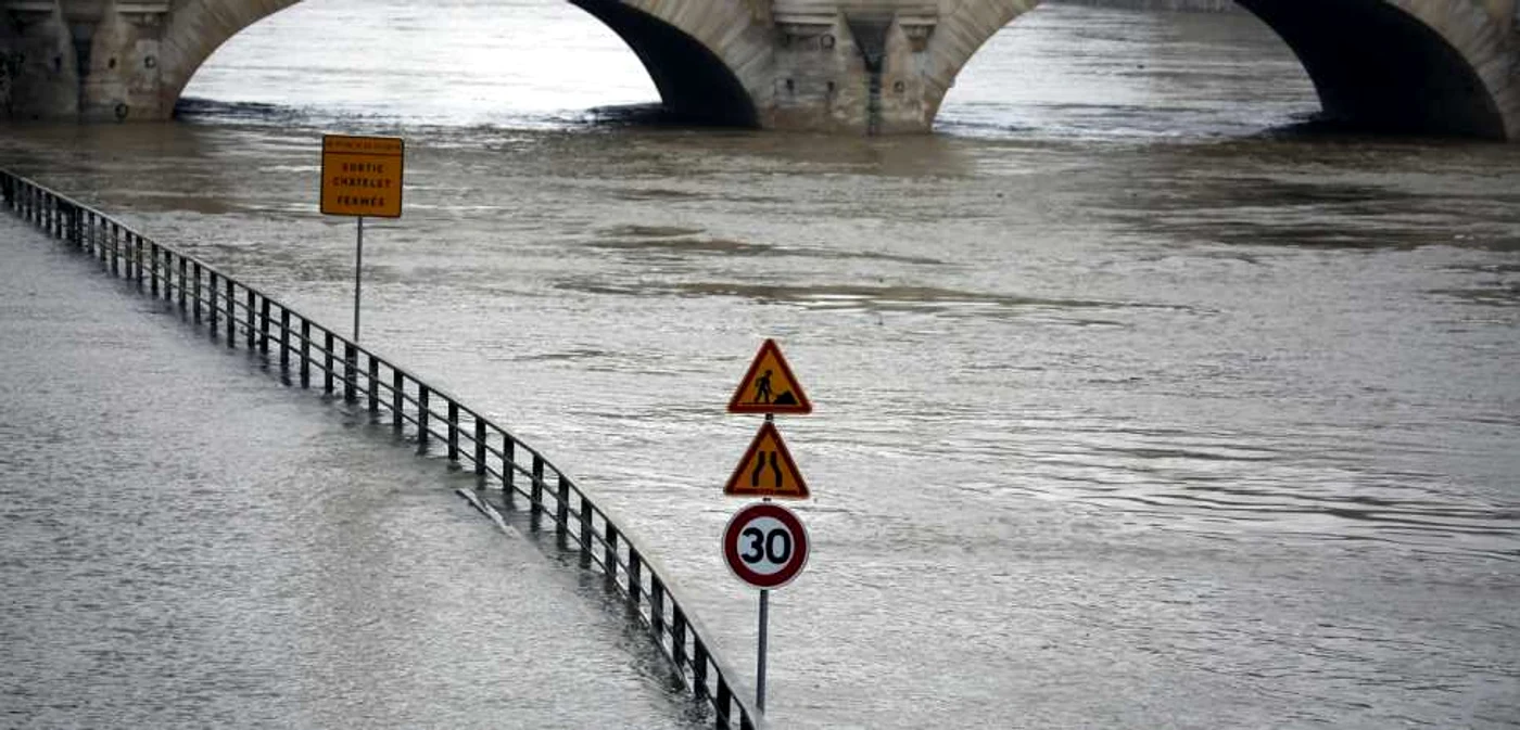 Franța a mai fost afectată de inundații. FOTO AP