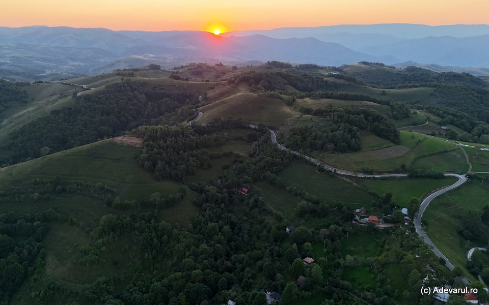 Transapuseana, noua atracție a șoselelor montane din România. Ce o face mai specială decât Transalpina și Transfăgărașanul    