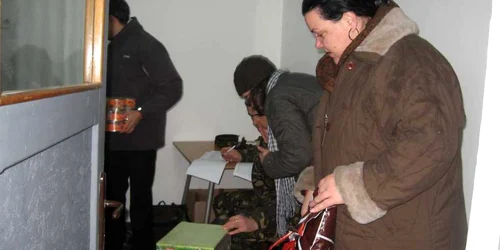 Pachetele pentru sinistraţi sunt adunate la Unitatea Militară