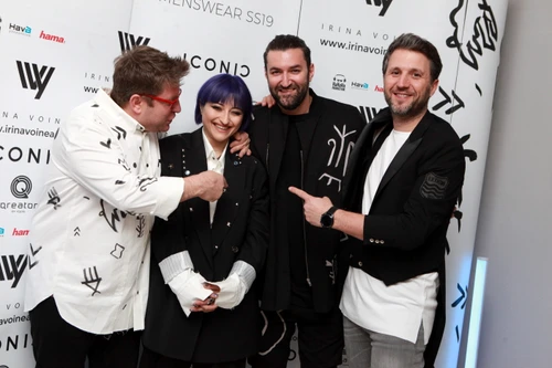 Irina Voinea, încadrată de principalii ei prieteni și clienți: Pavel Bartoș, Smiley și Andi Moisescufoto: Sever Gheorghe