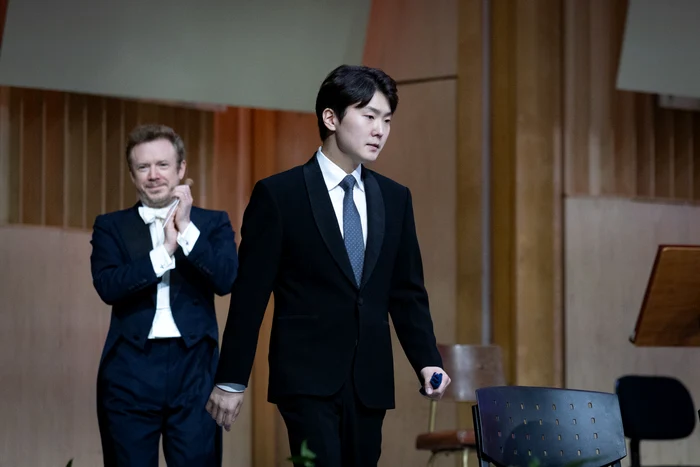 Daniel Harding și Seong-Jin Cho. Foto Petrică Tănase