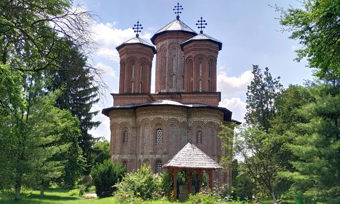Mănăstirea Snagov, lăcașul de cult care adăpostește piatra de mormânt a domnitorului Vlad Țepeș / FOTO  jpeg