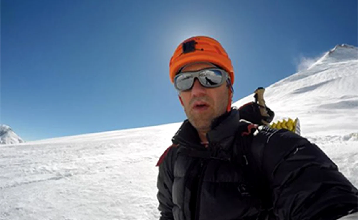 
    Alpinistul Horia Colibășanu și-a întrerupt ascensiunea pe creasta nord-vestică a muntelui Dhaulagiri  