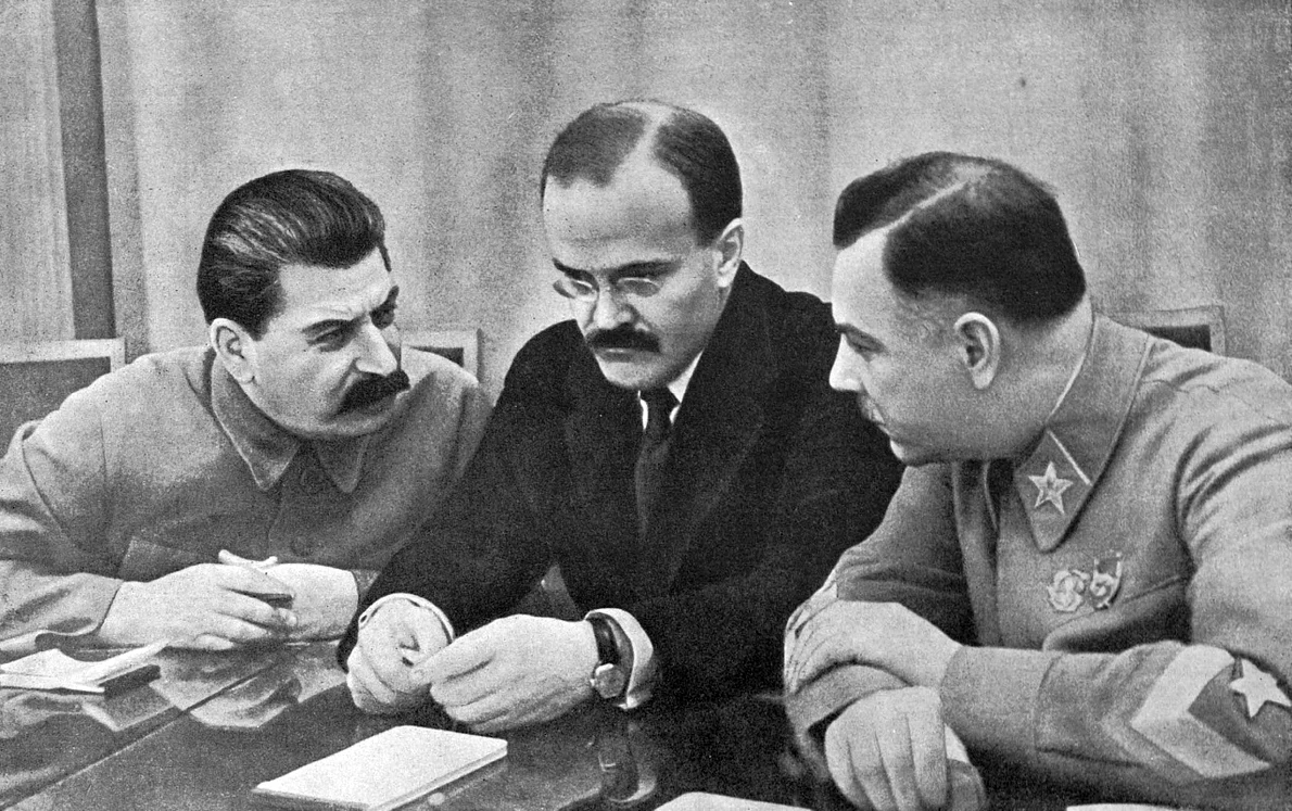 Stalin, Molotov și Voroșilov (© Wikimedia Commons)
