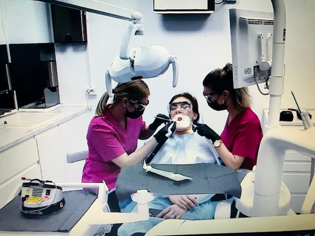 Roxana Ciuhulescu, la dentist jpg