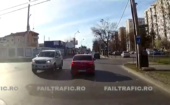 Maşina a fost filmată pe străzile din Bucureşti                Captură failtrafic.ro