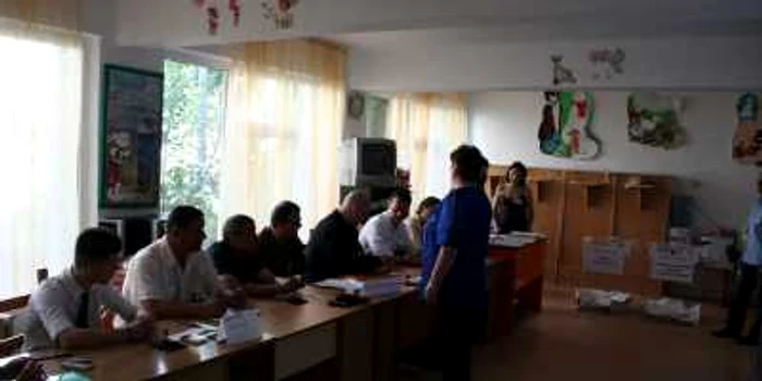 Vrâncenii sunt aşteptaţi astăzi la vot