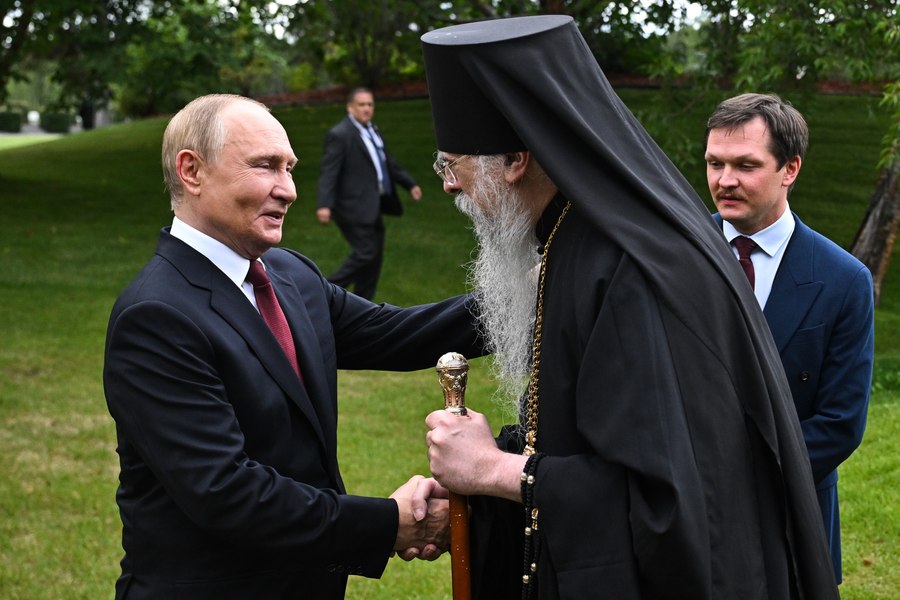 Arhiepiscopul american care s-a întâlnit cu Putin în Alaska a prezentat scuze credincioșilor