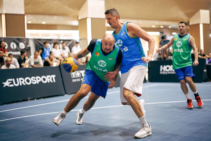 Dan Păltinișanu (dreapta), în duel cu Bogdan Popescu